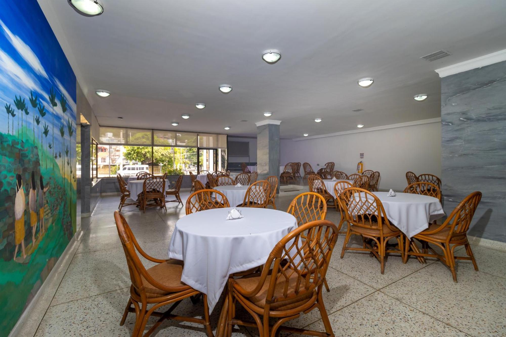 Hotel Axis Inn By Geh Suites Santa Marta  Exterior photo