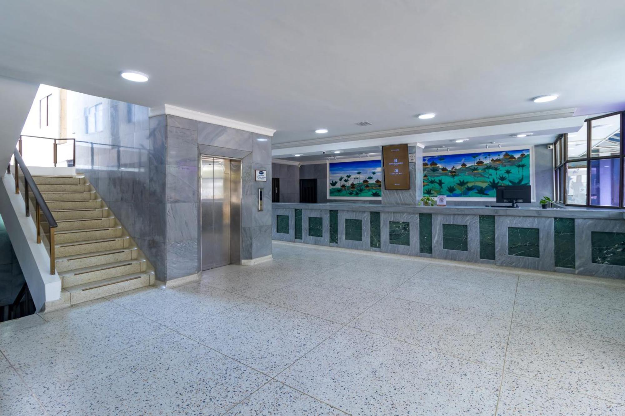 Hotel Axis Inn By Geh Suites Santa Marta  Exterior photo
