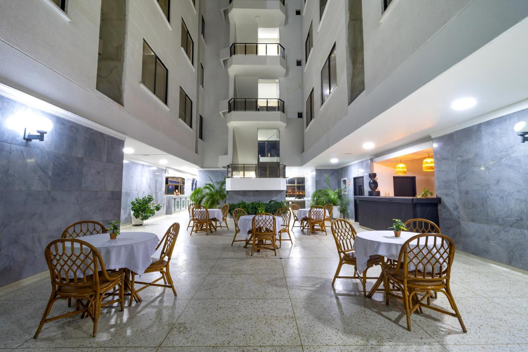 Hotel Axis Inn By Geh Suites Santa Marta  Exterior photo