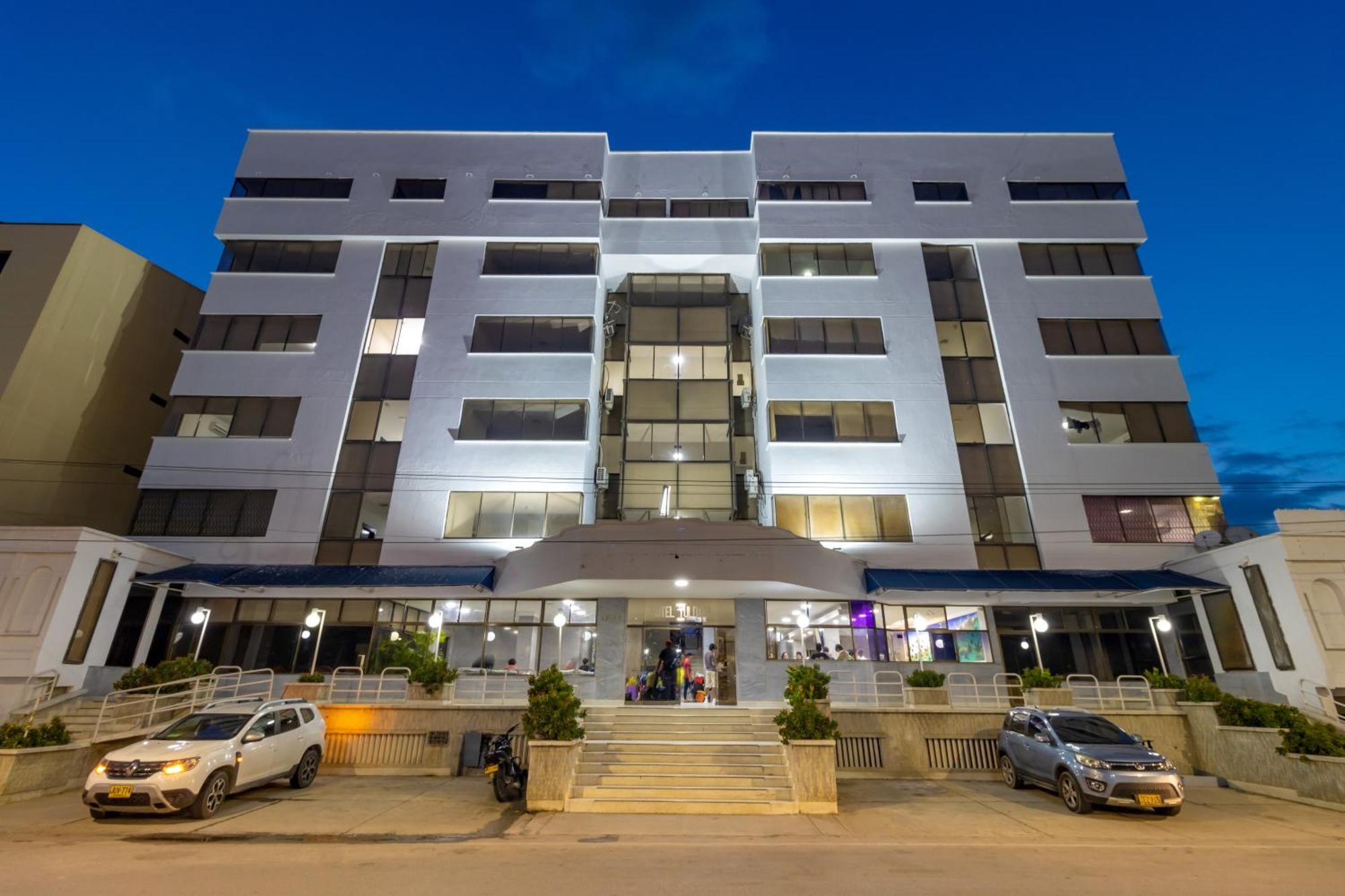Hotel Axis Inn By Geh Suites Santa Marta  Exterior photo
