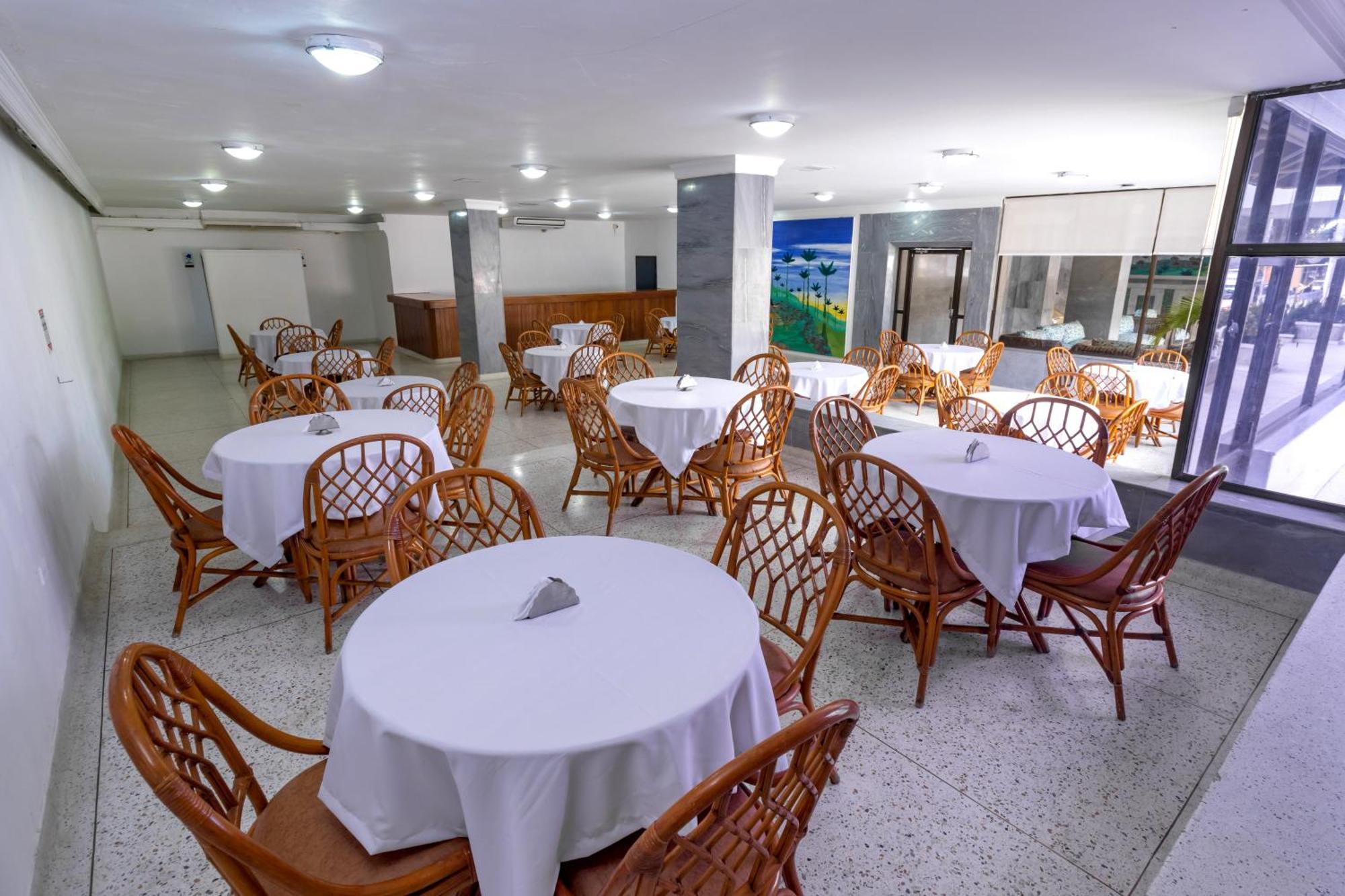 Hotel Axis Inn By Geh Suites Santa Marta  Exterior photo