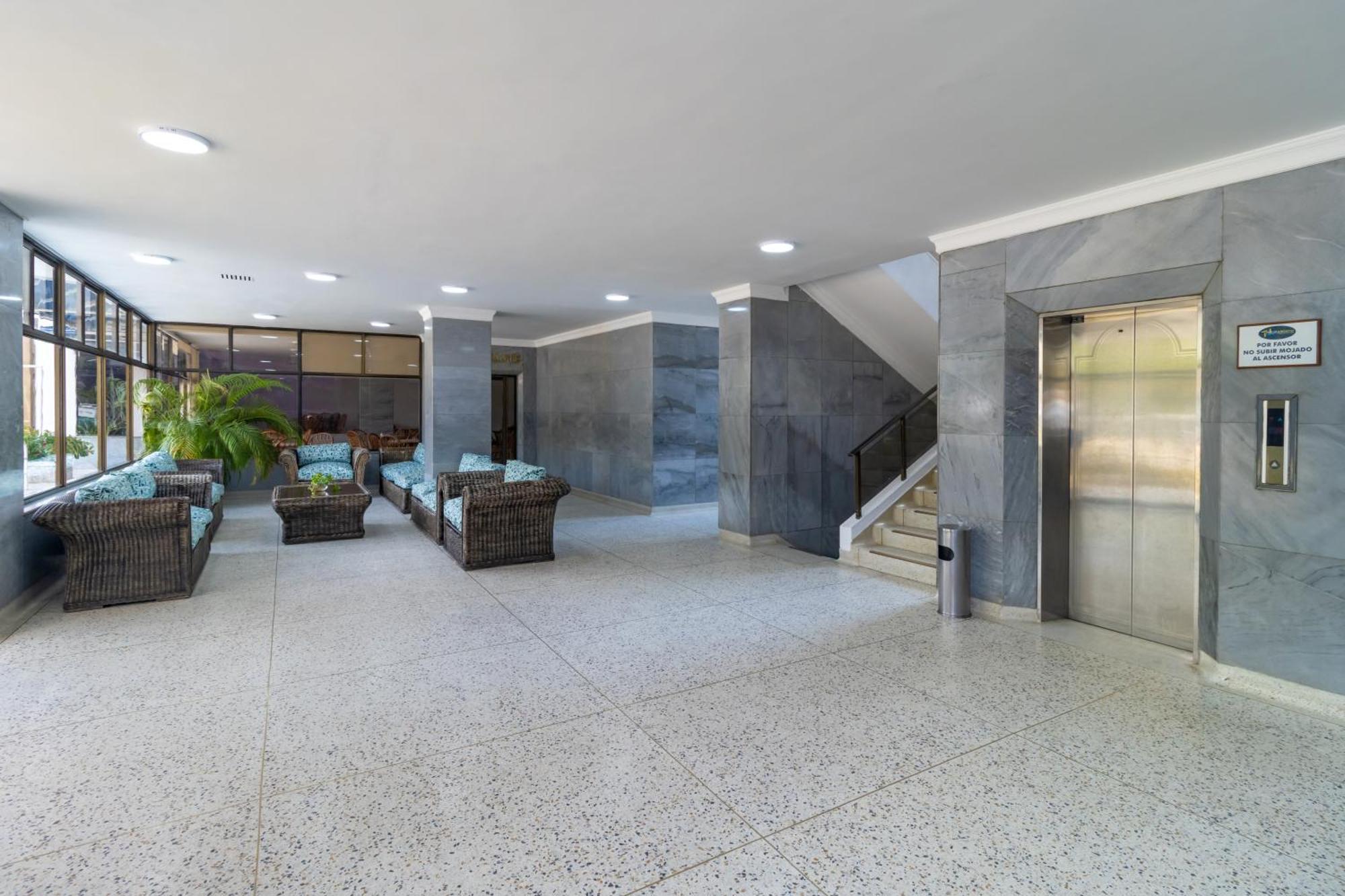 Hotel Axis Inn By Geh Suites Santa Marta  Exterior photo