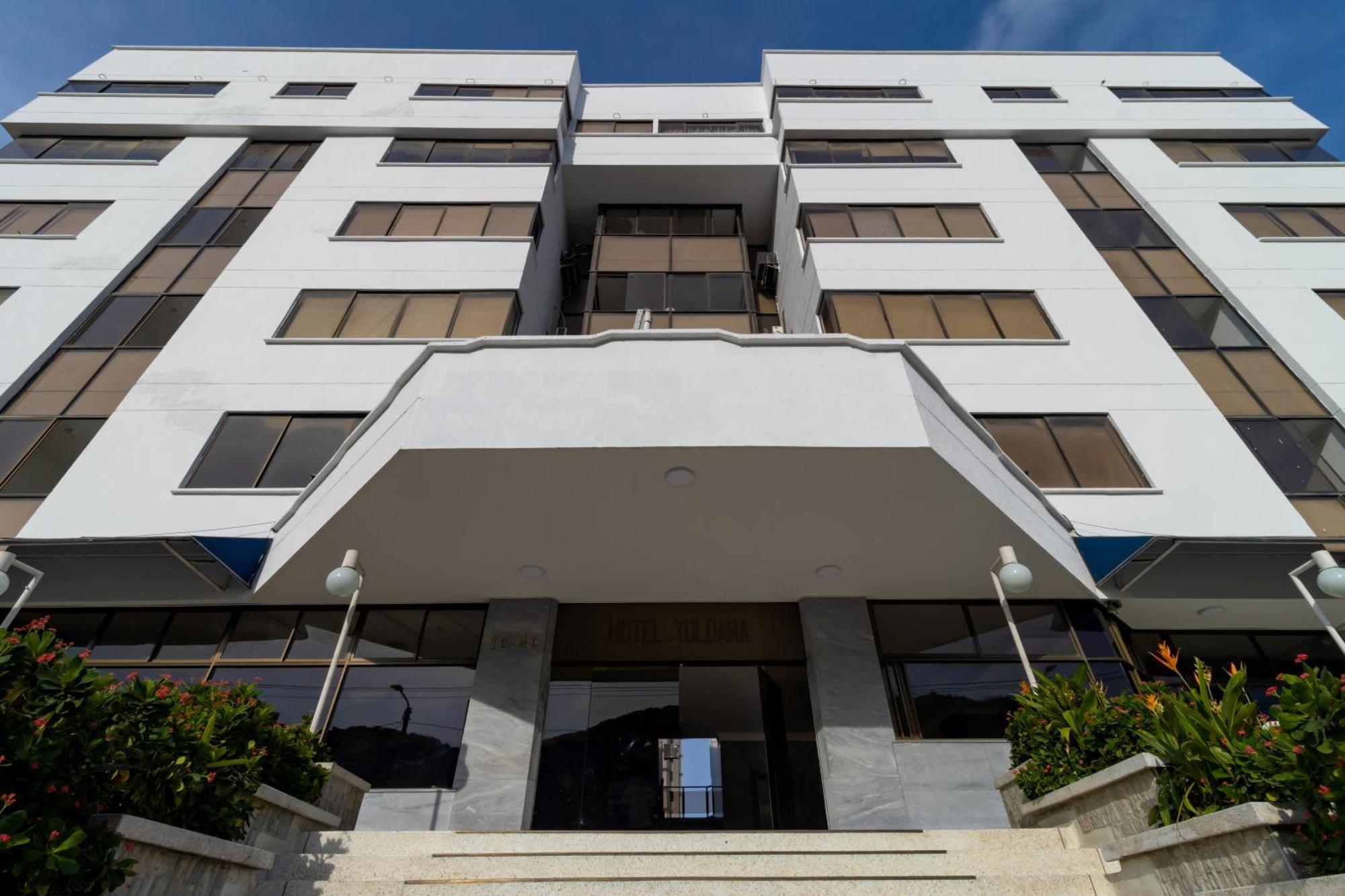 Hotel Axis Inn By Geh Suites Santa Marta  Exterior photo