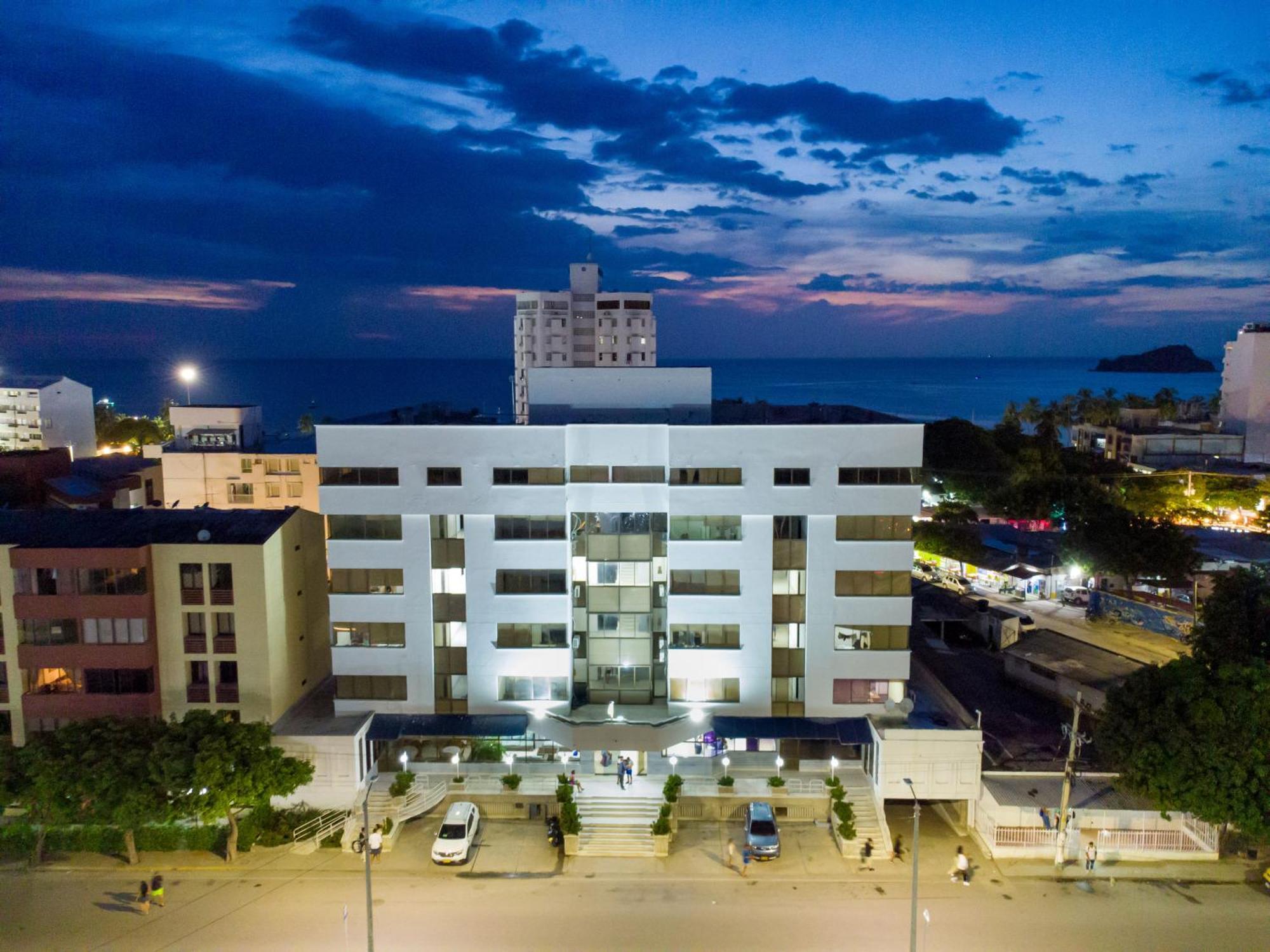 Hotel Axis Inn By Geh Suites Santa Marta  Exterior photo